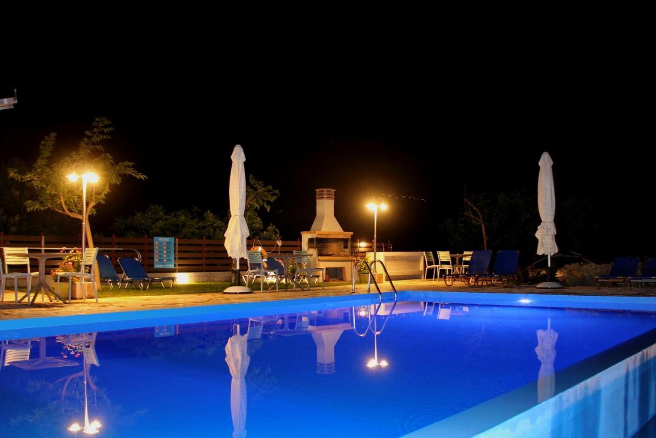 George Studios Vasiliki Buitenkant foto
