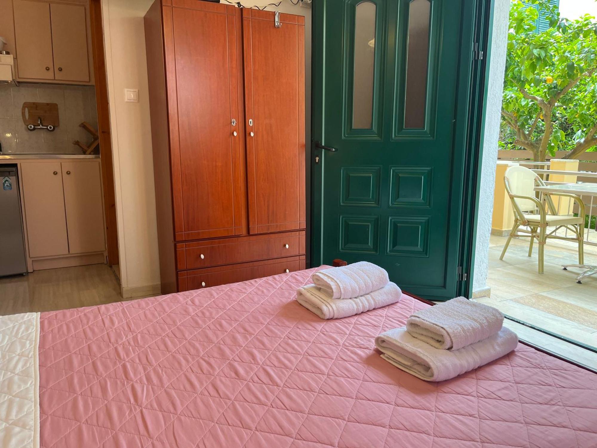 George Studios Vasiliki Kamer foto
