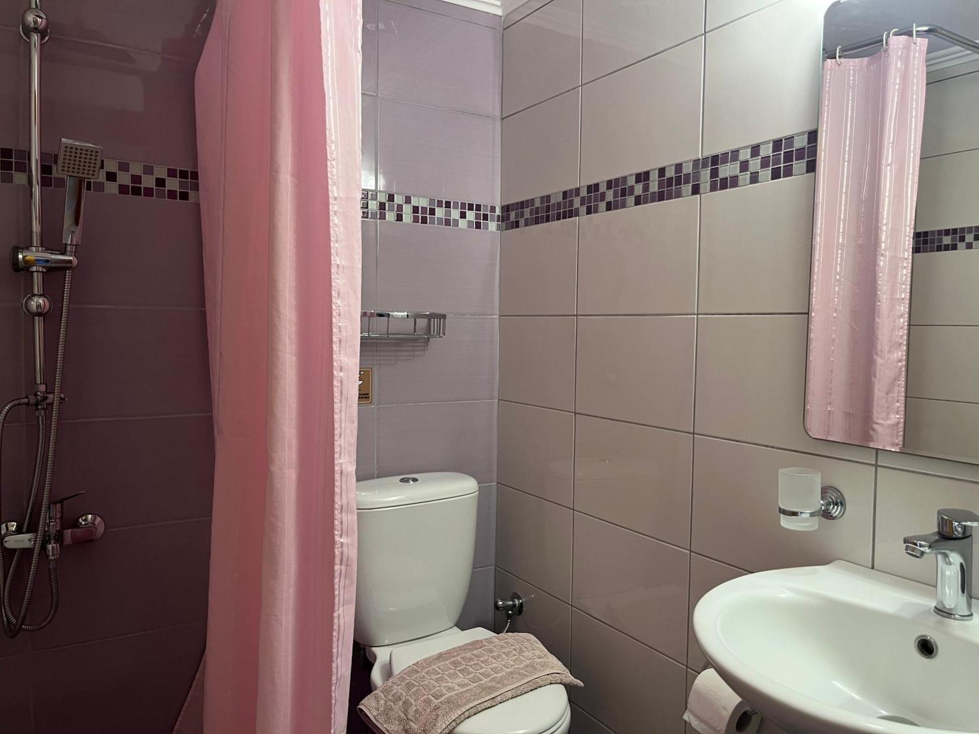 George Studios Vasiliki Kamer foto