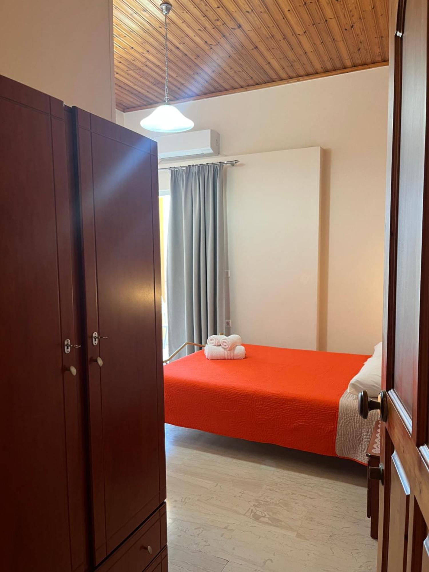 George Studios Vasiliki Kamer foto
