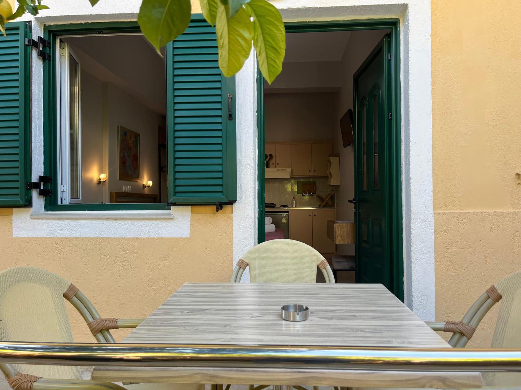 George Studios Vasiliki Kamer foto