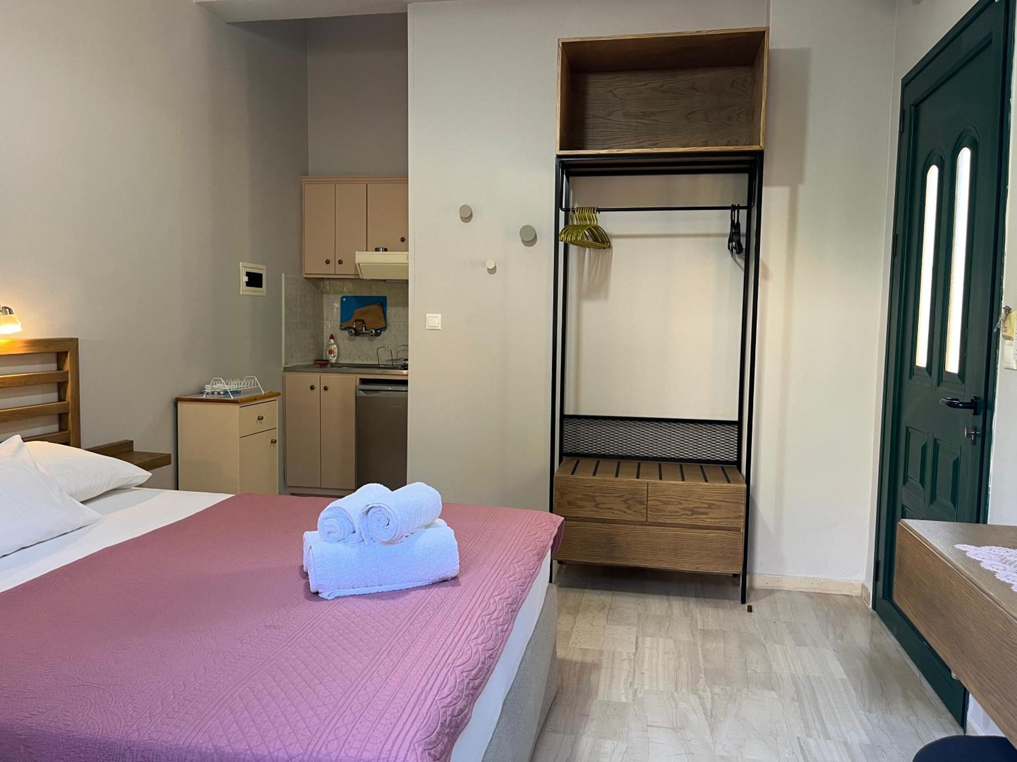 George Studios Vasiliki Kamer foto